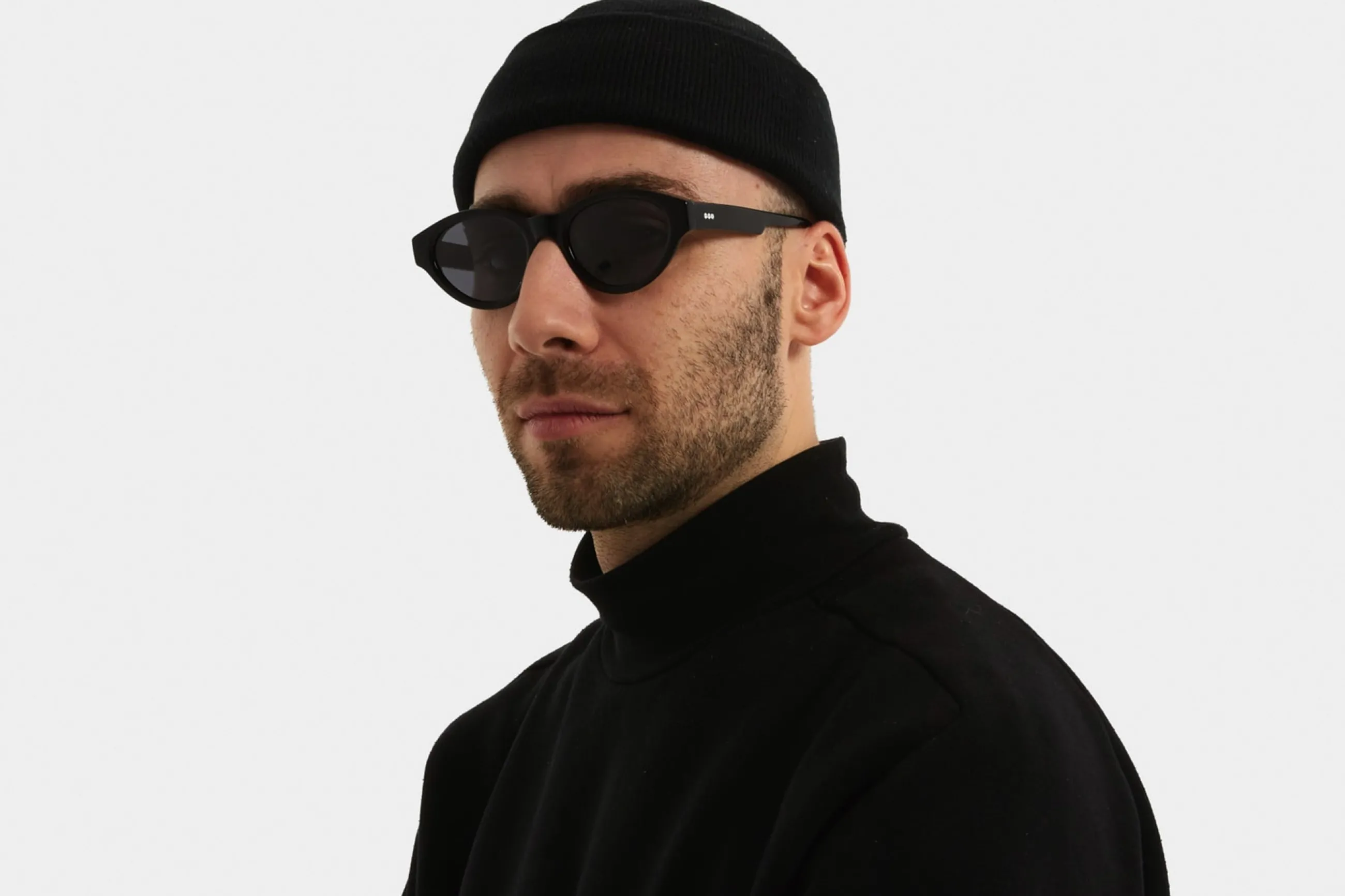 kiki_black_2.webp KOMONO Ovale | Kiki Black